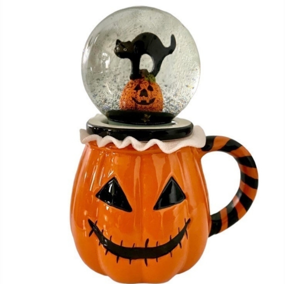 Halloween mug with water globe top